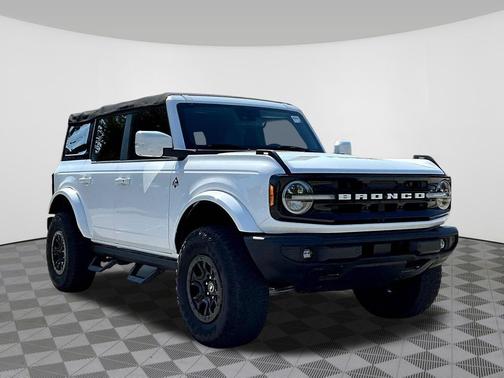 Oxford White 2022 Ford Bronco Outer Banks