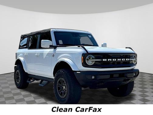Oxford White 2022 Ford Bronco Outer Banks