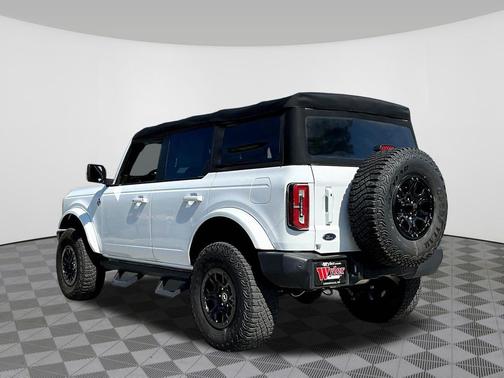 Oxford White 2022 Ford Bronco Outer Banks
