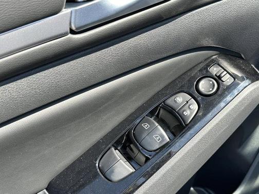 2025 Nissan Altima SR FWD