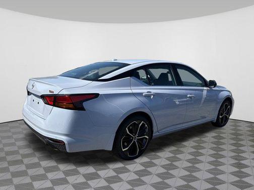 2025 Nissan Altima SR FWD