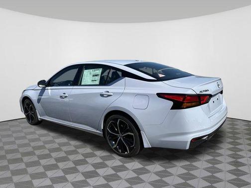2025 Nissan Altima SR FWD
