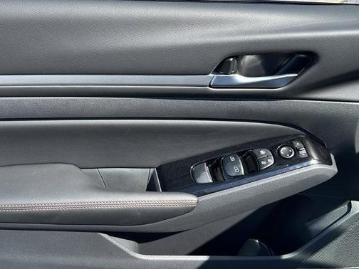 2025 Nissan Altima SR FWD