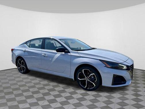 2025 Nissan Altima SR FWD