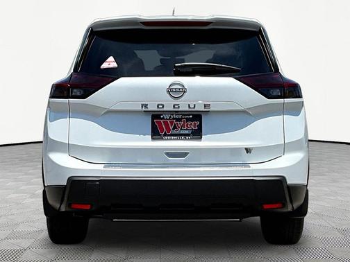 Everest White Pearl Tricoat 2026 Nissan Rogue SV