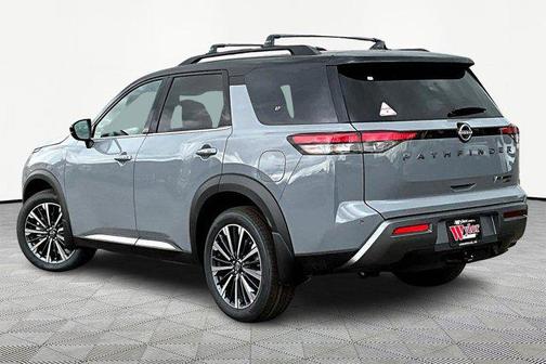 Boulder Gray Pearl/Super Black 2026 Nissan Pathfinder Platinum