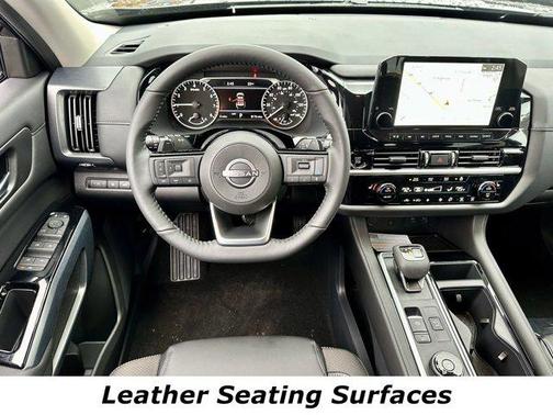 2025 Nissan Pathfinder SL 4WD