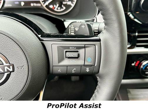 2025 Nissan Pathfinder SL 4WD