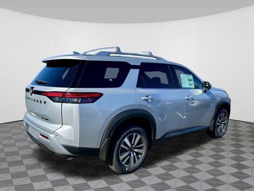 2025 Nissan Pathfinder SL 4WD