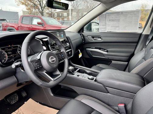 2025 Nissan Pathfinder SL 4WD