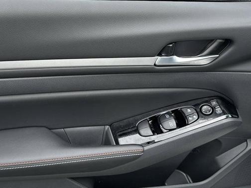 2025 Nissan Altima SR FWD