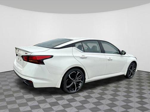 2025 Nissan Altima SR FWD