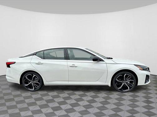 2025 Nissan Altima SR FWD