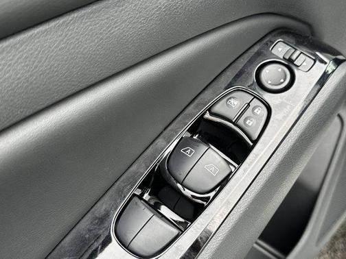 2025 Nissan Altima SR FWD