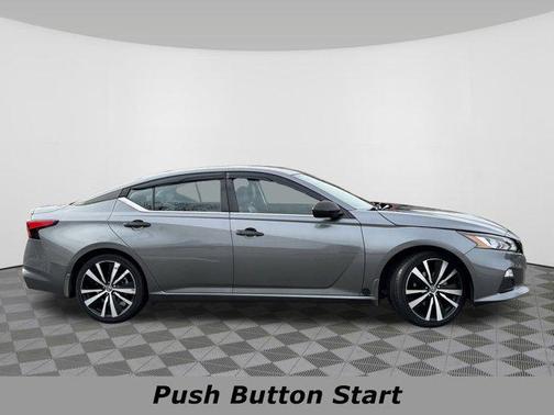 2022 Nissan Altima SR FWD
