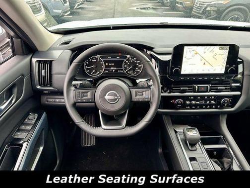 2025 Nissan Pathfinder SL 4WD