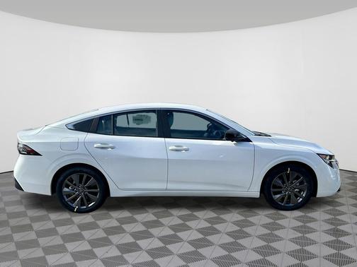 Aspen White Tricoat 2026 Nissan Sentra SL