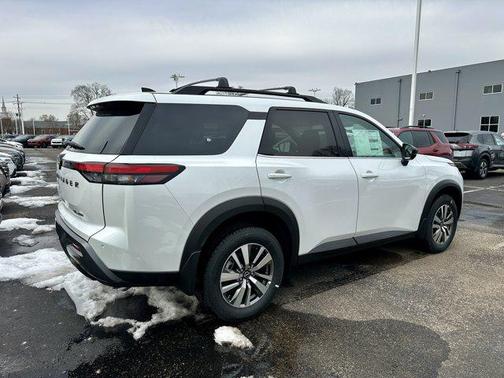 2026 Nissan Pathfinder SL