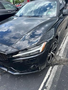 Black Stone 2023 Volvo S60 B5 Plus Dark Theme