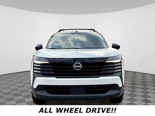 Aspen White Tricoat/Super Black 2026 Nissan Kicks SV