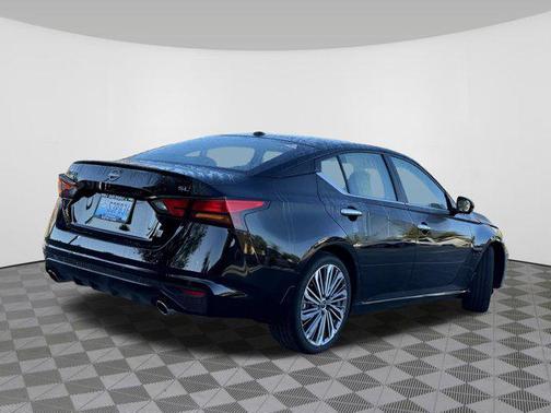 2025 Nissan Altima SL FWD