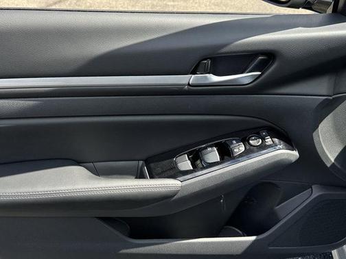 2025 Nissan Altima SL FWD