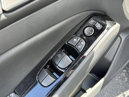 2025 Nissan Altima SL FWD