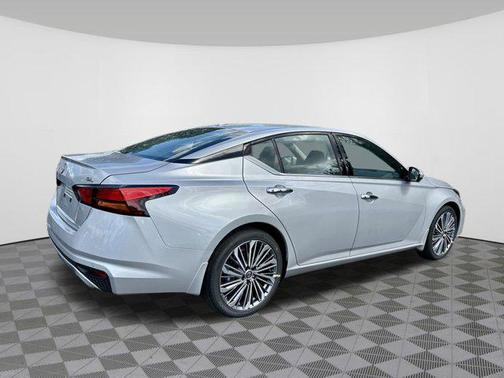 2025 Nissan Altima SL FWD