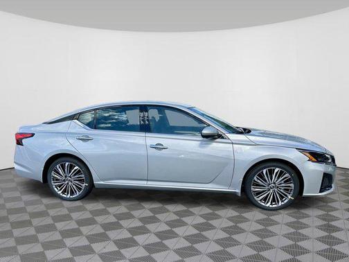 2025 Nissan Altima SL FWD