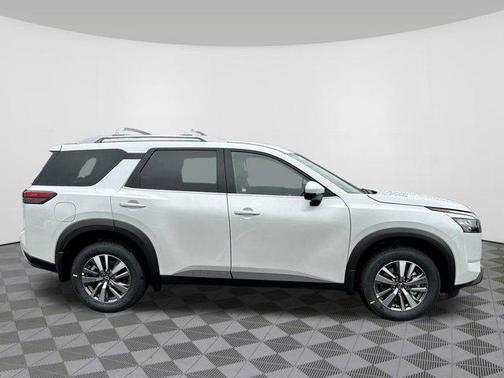 2025 Nissan Pathfinder SL 4WD