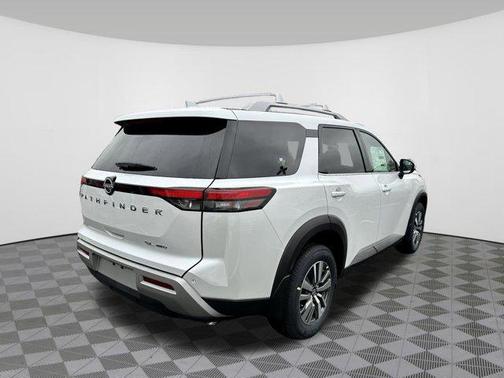 2025 Nissan Pathfinder SL 4WD