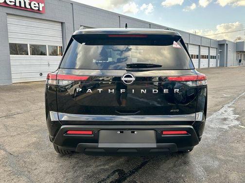 2026 Nissan Pathfinder SV