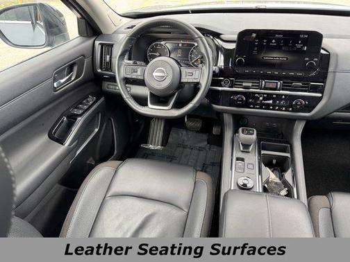 2023 Nissan Pathfinder SL 4WD