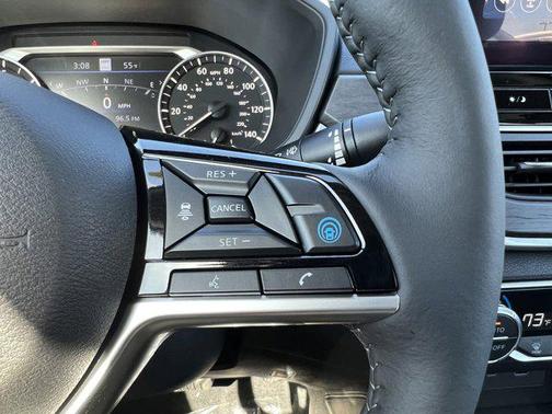 2025 Nissan Altima SL FWD