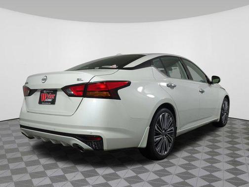 2025 Nissan Altima SL FWD