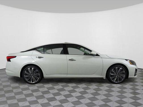 2025 Nissan Altima SL FWD