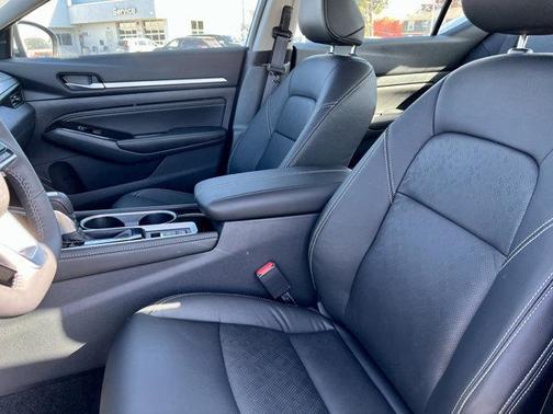 2025 Nissan Altima SL FWD