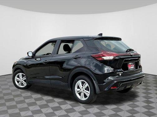 Super Black 2024 Nissan Kicks S