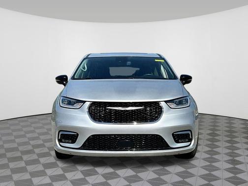 Silver Mist Clearcoat 2024 Chrysler Pacifica Limited
