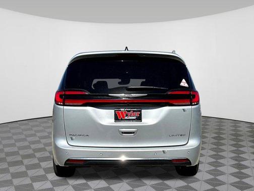 Silver Mist Clearcoat 2024 Chrysler Pacifica Limited