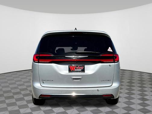 Silver Mist Clearcoat 2024 Chrysler Pacifica Limited