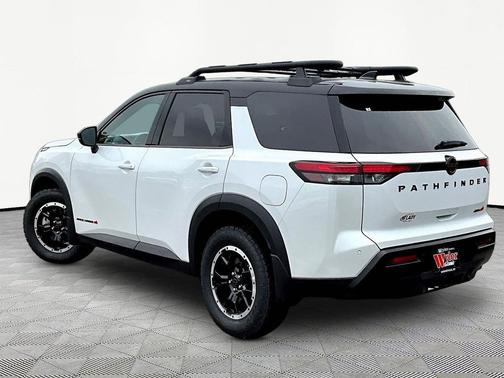 Everest White Pearl Tricoat/Super Black 2026 Nissan Pathfinder Rock Creek