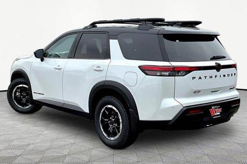 Everest White Pearl Tricoat/Super Black 2026 Nissan Pathfinder Rock Creek