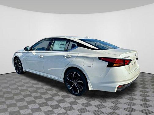 2025 Nissan Altima SR FWD