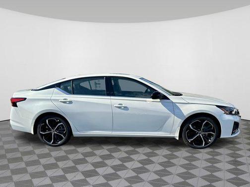 2025 Nissan Altima SR FWD