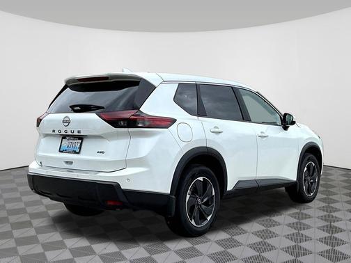 Everest White Pearl Tricoat 2026 Nissan Rogue SV