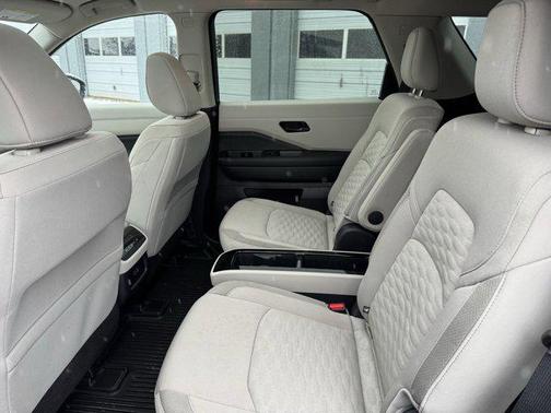 2025 Nissan Pathfinder SV 4WD