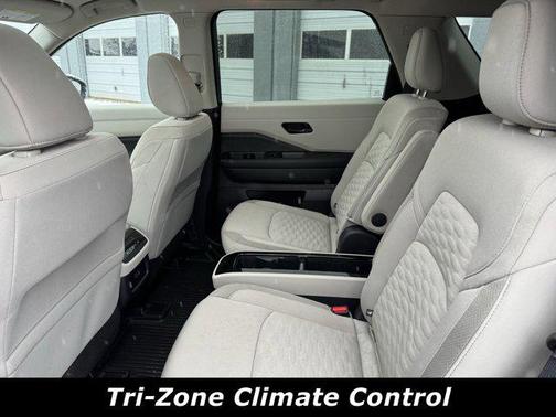 2025 Nissan Pathfinder SV 4WD