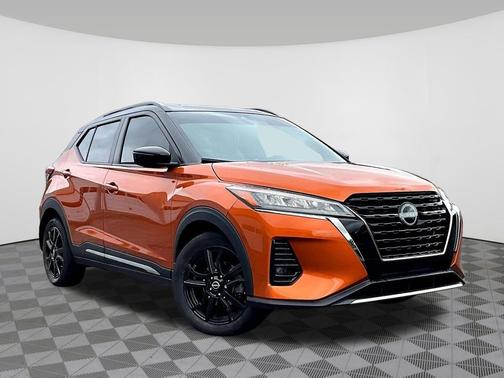 Monarch Orange Metallic/Super Black 2023 Nissan Kicks SR