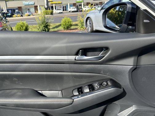 2025 Nissan Altima SR FWD